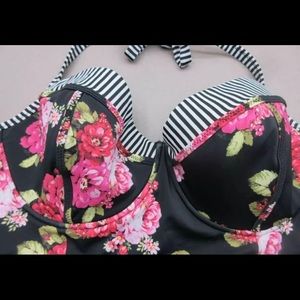 Torrid Size 1 Womens Black Floral Underwire Padded Longline Bikini Top Swimwear